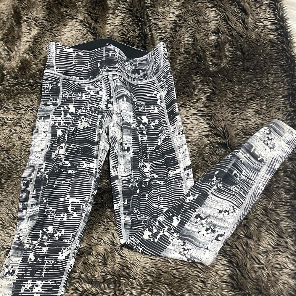 Oakley black and white leggings long